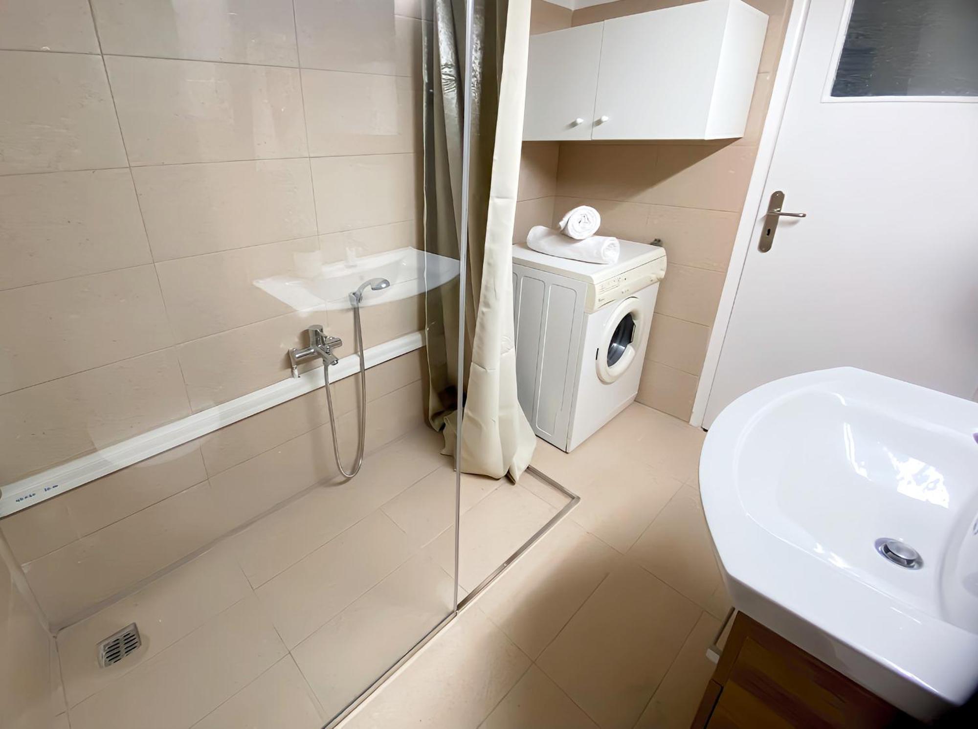 Modern 2 Bedroom Apartment Near Acropolis In The Heart Of The City - Explore Center By Foot Афины Экстерьер фото